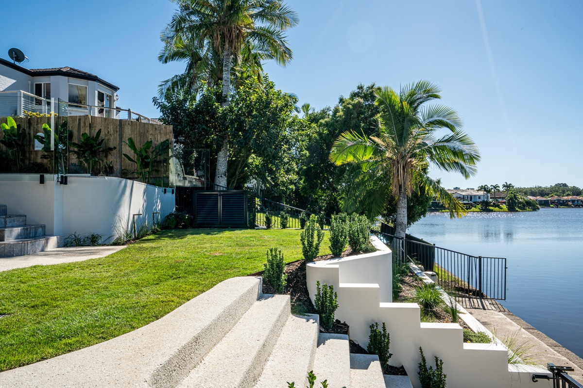 burleigh heads project waterfront sloping block